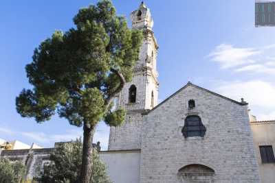 Chiese antiche, castelli e leggende: alla scoperta del centro storico di Valenzano